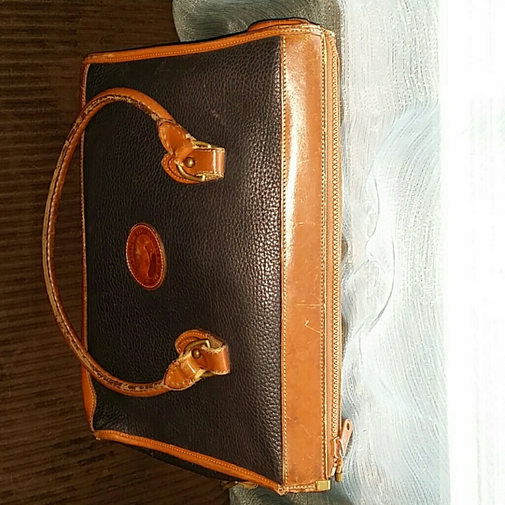 Dooney and Bourke purse - Picture 4 of 6